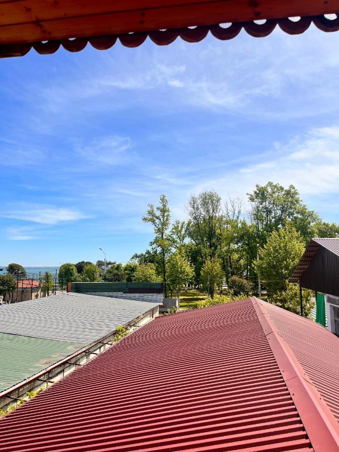 Гостевой Дом Тина Sukhumi Exterior foto